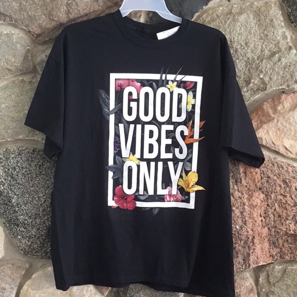 NWT T- Shirt - Picture 1 of 5